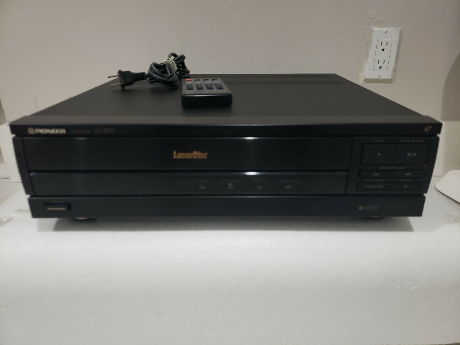 Vintage Pioneer LD-870 LaserDisc Player with Remote