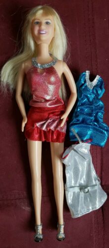 2007 Hanna Montana / Miley Cyrus Doll. Tv And Movie Character. W/3 Outfits.